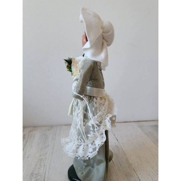 Byers Choice 1998 caroler stocking shopping woman Xmas figure - Picture 6 of 7